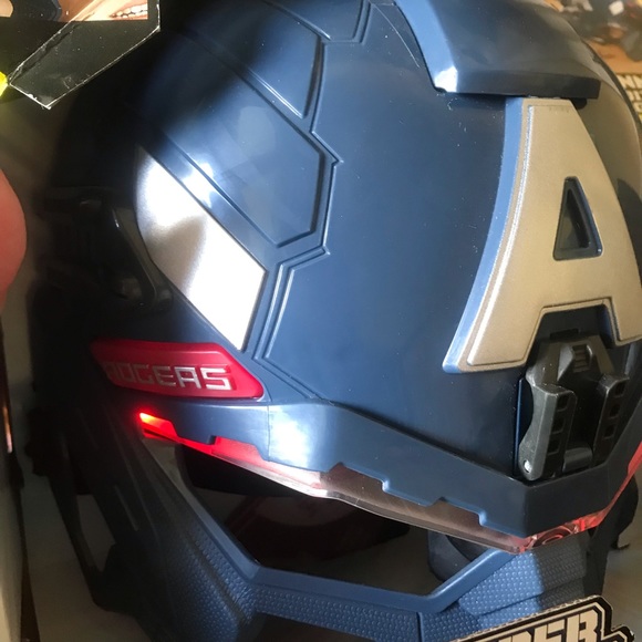 NIB Captain America Battle Helmet - Picture 5 of 8